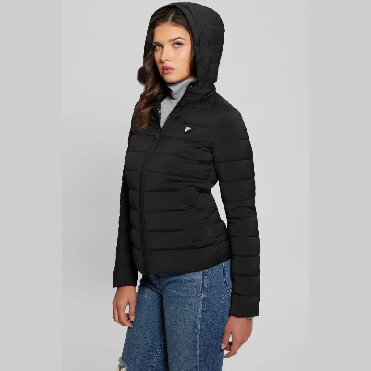 Casaca acolchada Guess con capucha para mujer